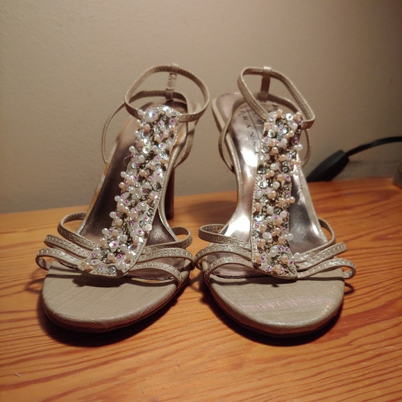 Shoes - 🚫SOLD🚫 NWOT 9.5 beaded heels